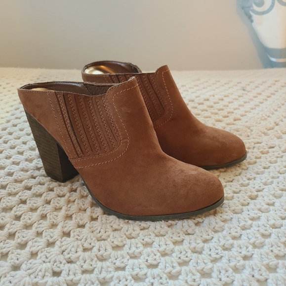 Carlos Santana Hardyn wood block mules/booties - Picture 2 of 6